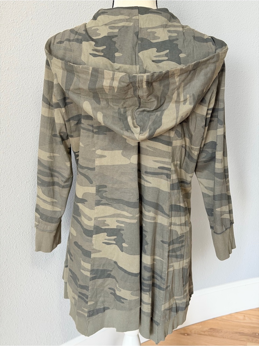 Cait Celeste Camouflage Floral Embroidered Zip Hoodie Tunic Sweater Medium GUC - Picture 5 of 11